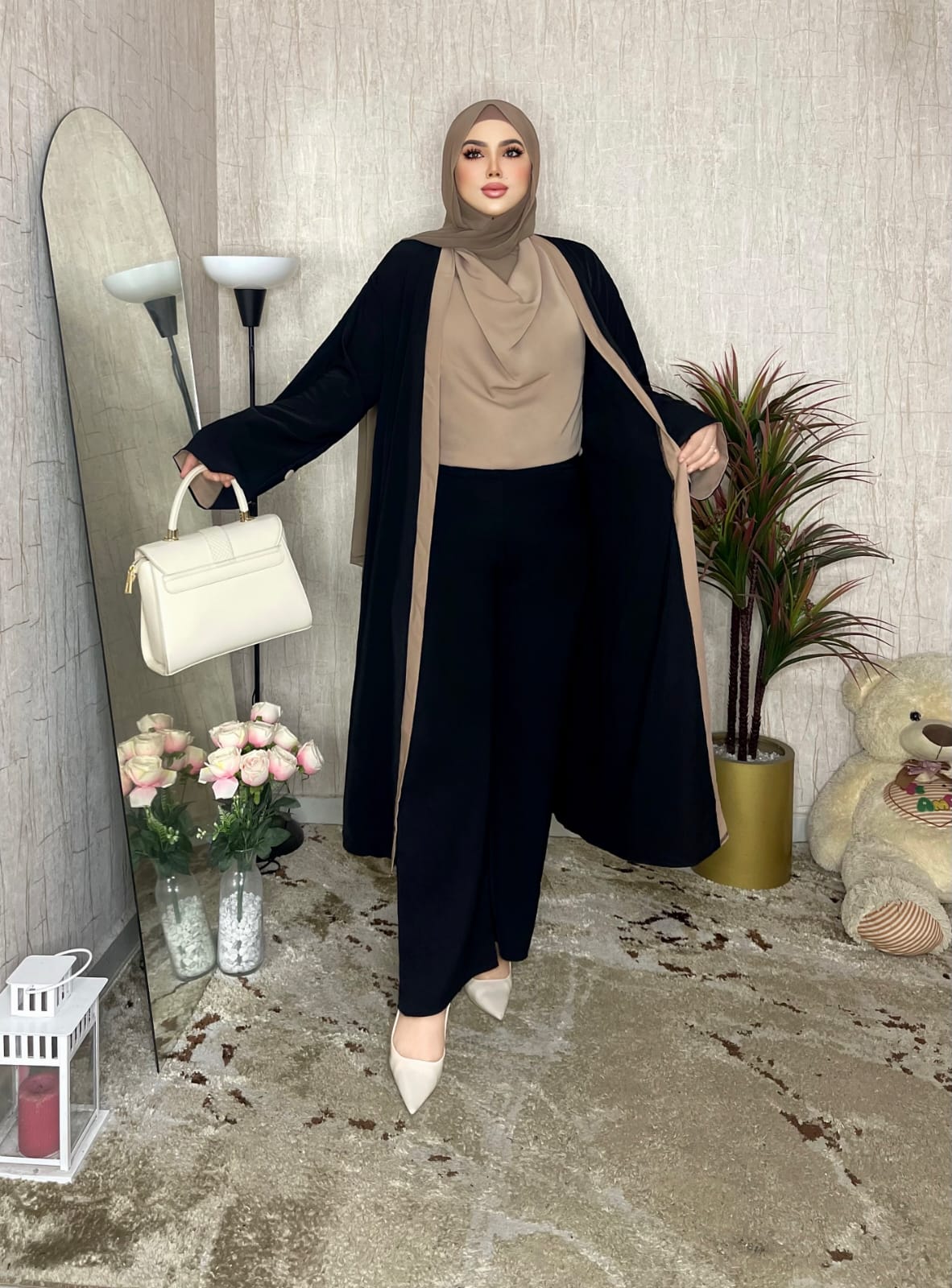 طقم نسائي أنيق من ثلاث قطع: كيمونو طويل، سروال واسع، وكنزة